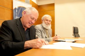 Illinois Governor Pat Quinn (left) and BGU Faculty of Health Sciences Dean Prof. Shaul Sofer