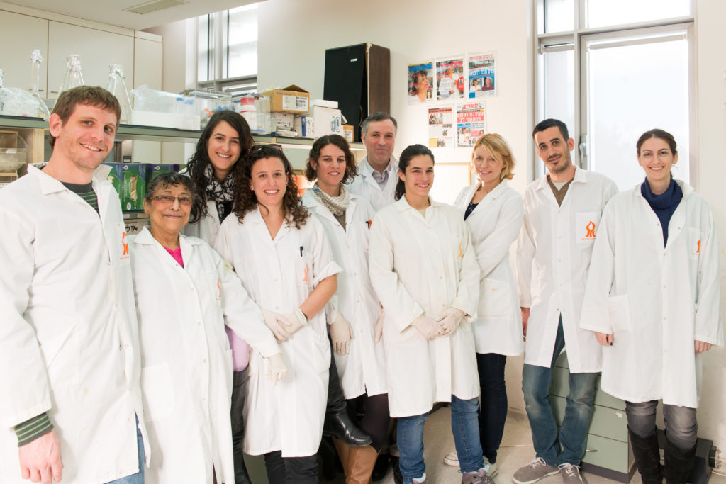 Prof. Smadar Cohen (second from left) and student researchers